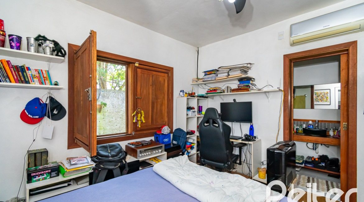 Casa à venda com 210m², 3 dormitórios, 3 suítes, 3 vagas, no bairro Ponta Grossa em Porto Alegre