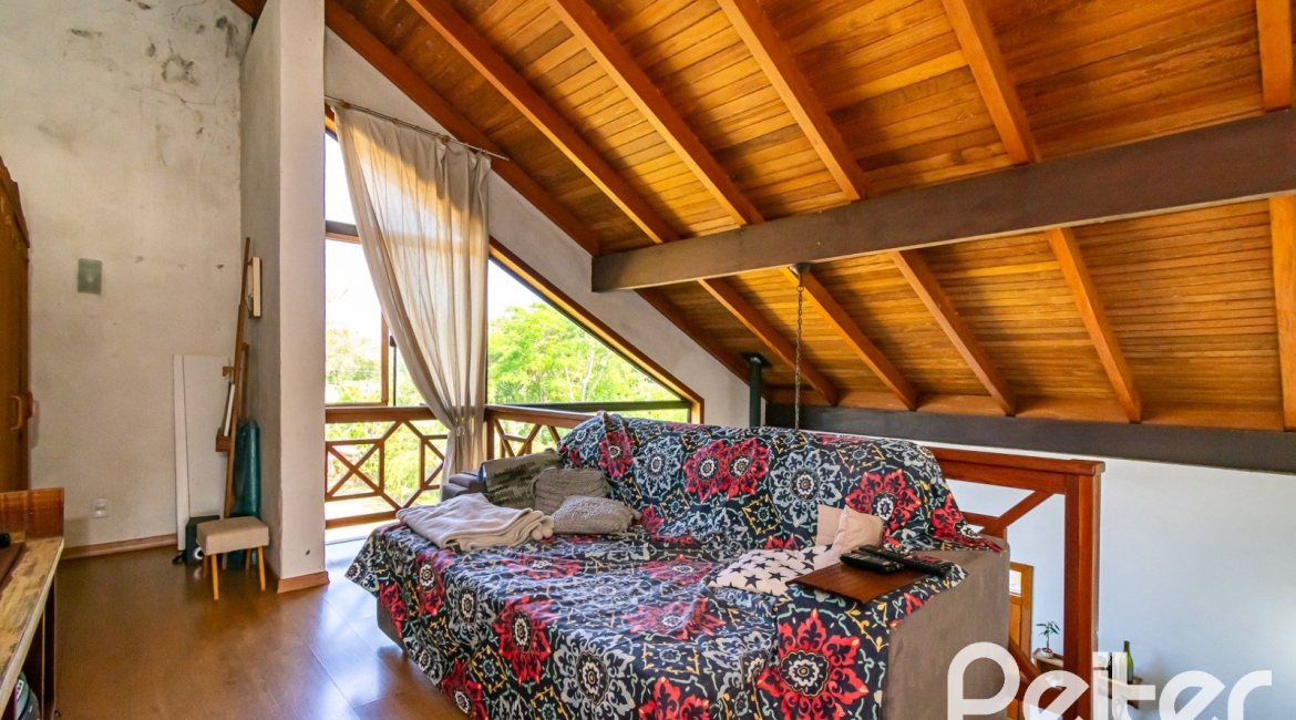 Casa à venda com 210m², 3 dormitórios, 3 suítes, 3 vagas, no bairro Ponta Grossa em Porto Alegre