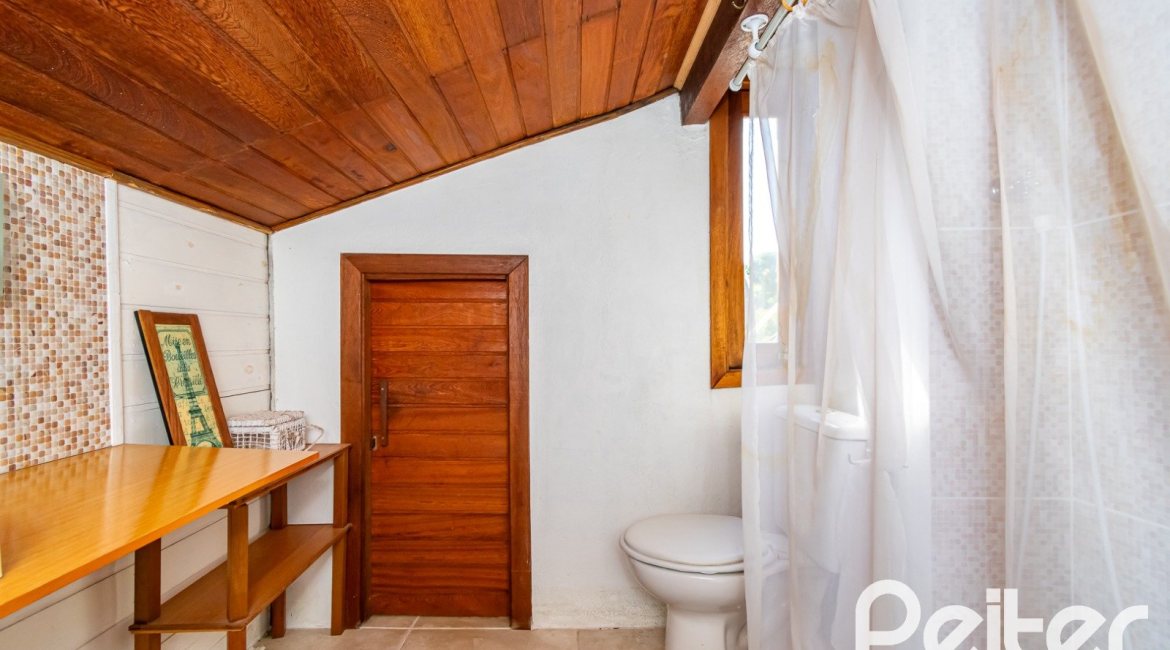 Casa à venda com 210m², 3 dormitórios, 3 suítes, 3 vagas, no bairro Ponta Grossa em Porto Alegre