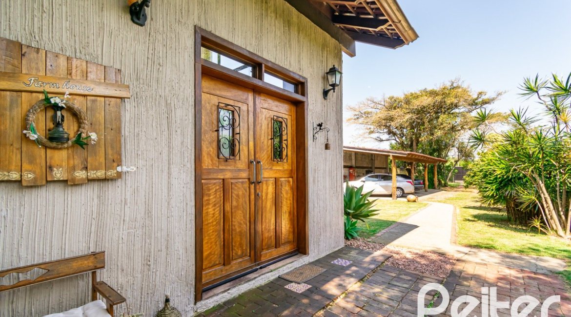 Casa à venda com 210m², 3 dormitórios, 3 suítes, 3 vagas, no bairro Ponta Grossa em Porto Alegre