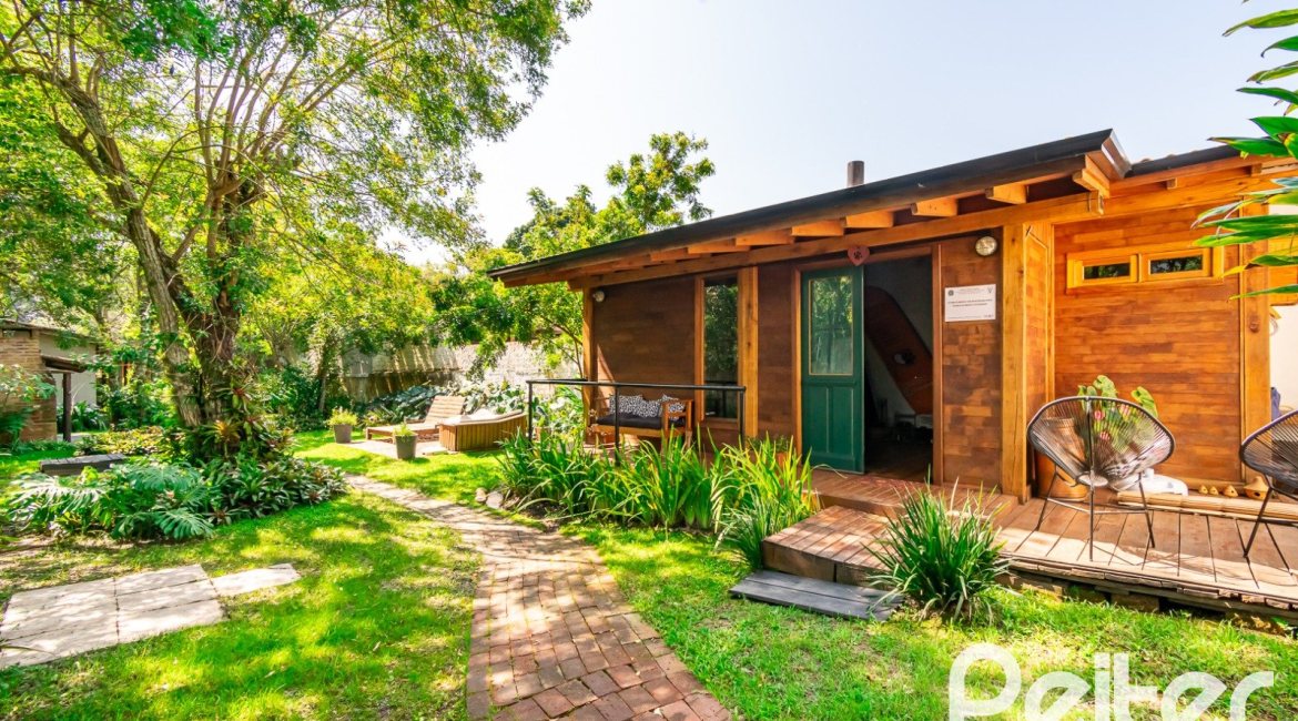 Casa à venda com 210m², 3 dormitórios, 3 suítes, 3 vagas, no bairro Ponta Grossa em Porto Alegre