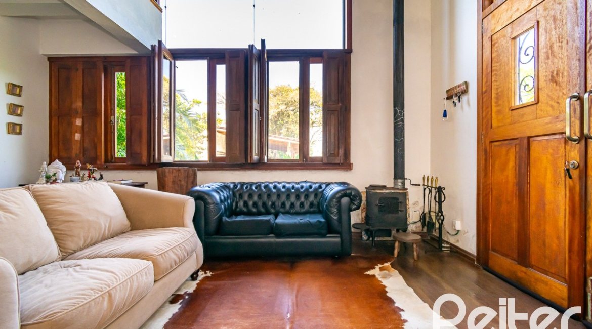 Sítio à venda com 210m², 3 dormitórios, 3 suítes, 3 vagas, no bairro Ponta Grossa em Porto Alegre