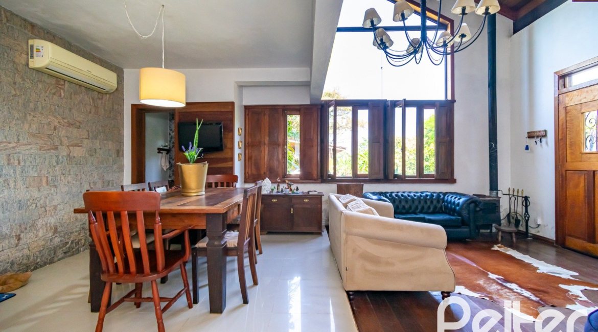 Sítio à venda com 210m², 3 dormitórios, 3 suítes, 3 vagas, no bairro Ponta Grossa em Porto Alegre