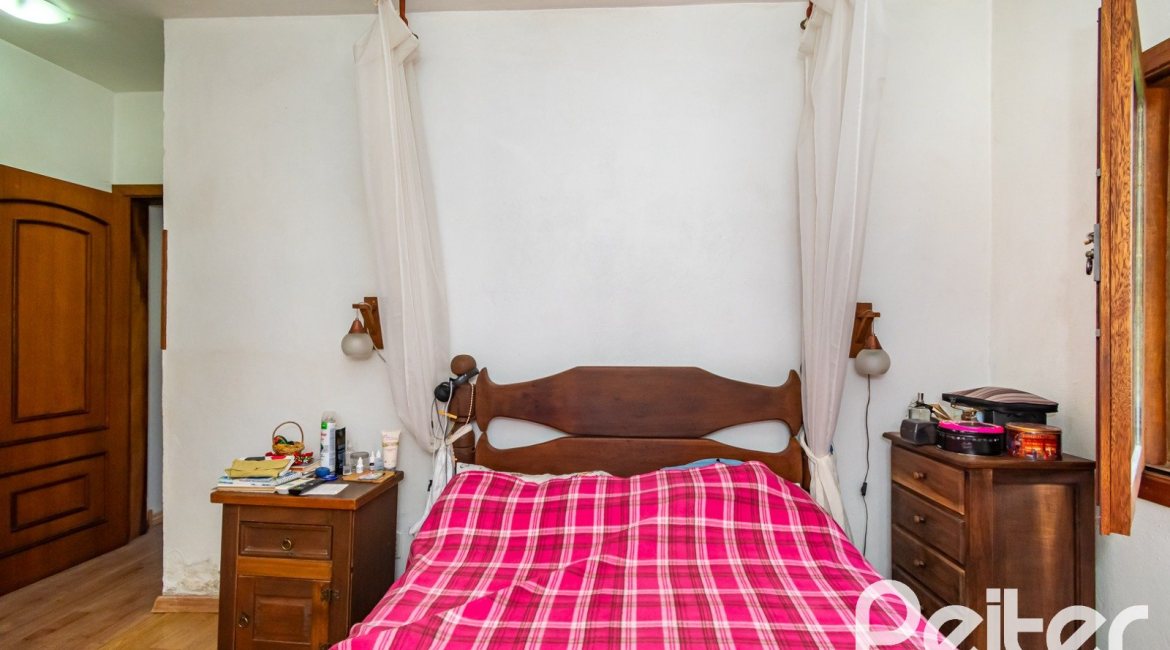 Sítio à venda com 210m², 3 dormitórios, 3 suítes, 3 vagas, no bairro Ponta Grossa em Porto Alegre