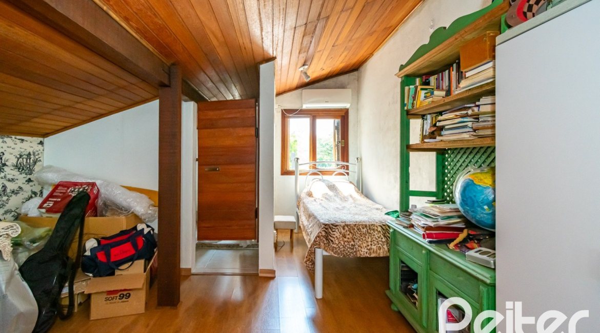 Sítio à venda com 210m², 3 dormitórios, 3 suítes, 3 vagas, no bairro Ponta Grossa em Porto Alegre