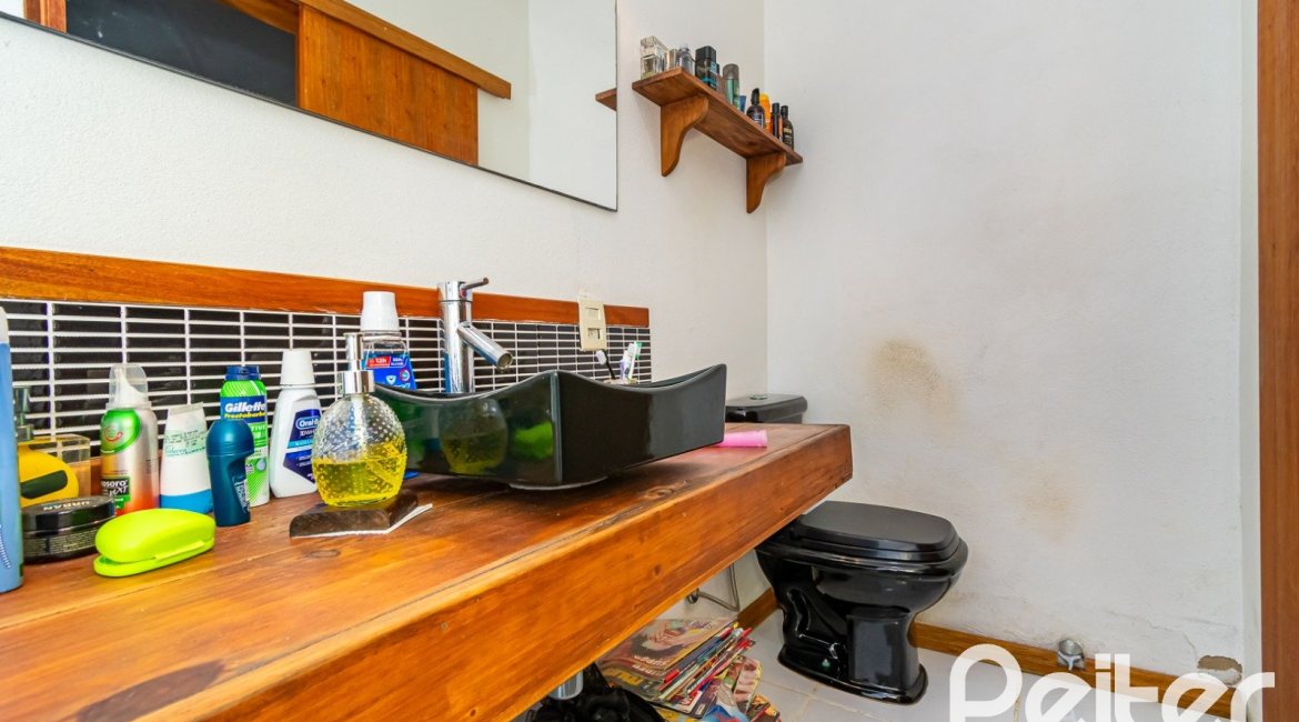 Sítio à venda com 210m², 3 dormitórios, 3 suítes, 3 vagas, no bairro Ponta Grossa em Porto Alegre