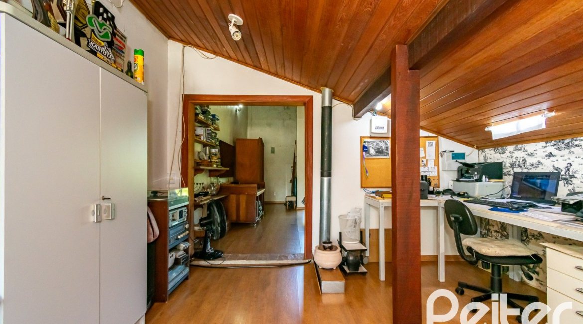 Sítio à venda com 210m², 3 dormitórios, 3 suítes, 3 vagas, no bairro Ponta Grossa em Porto Alegre