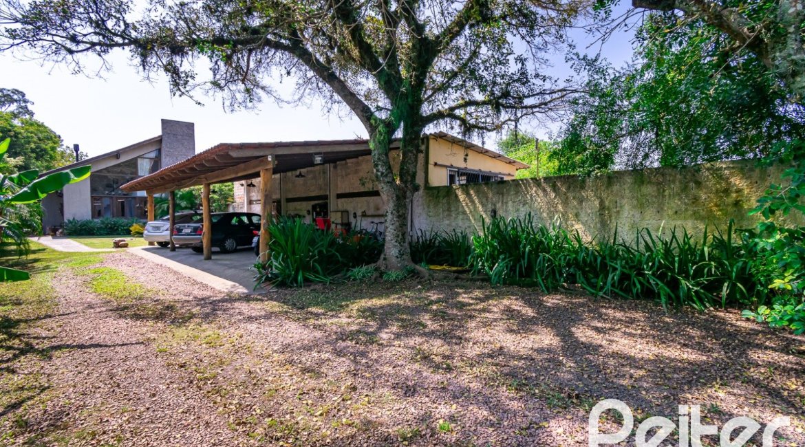 Sítio à venda com 210m², 3 dormitórios, 3 suítes, 3 vagas, no bairro Ponta Grossa em Porto Alegre