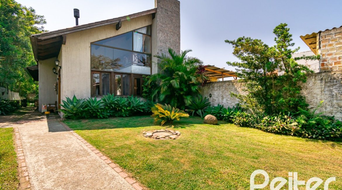 Sítio à venda com 210m², 3 dormitórios, 3 suítes, 3 vagas, no bairro Ponta Grossa em Porto Alegre