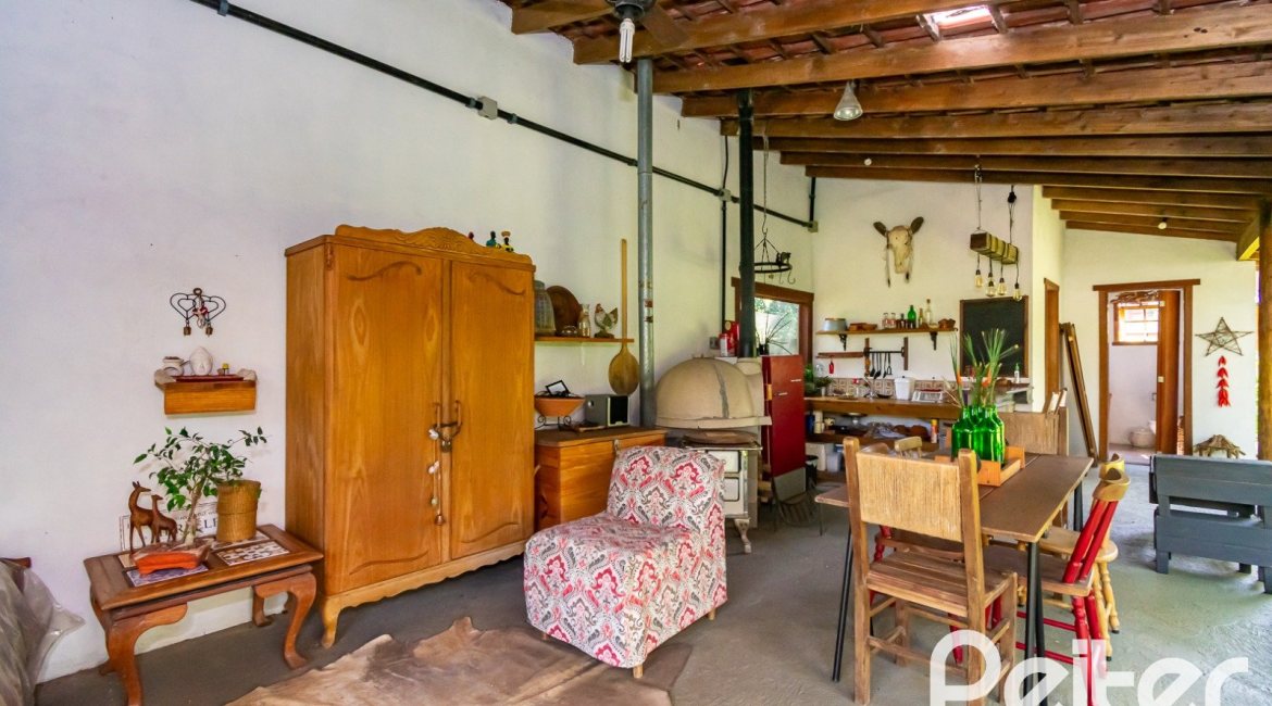 Sítio à venda com 210m², 3 dormitórios, 3 suítes, 3 vagas, no bairro Ponta Grossa em Porto Alegre