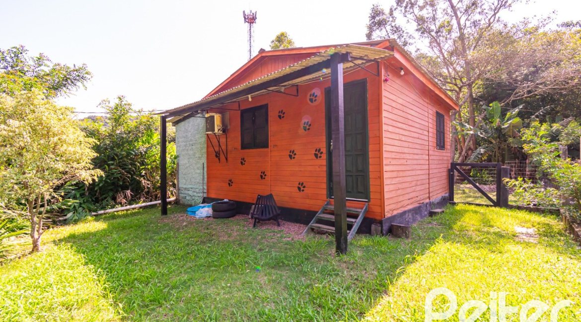 Sítio à venda com 210m², 3 dormitórios, 3 suítes, 3 vagas, no bairro Ponta Grossa em Porto Alegre