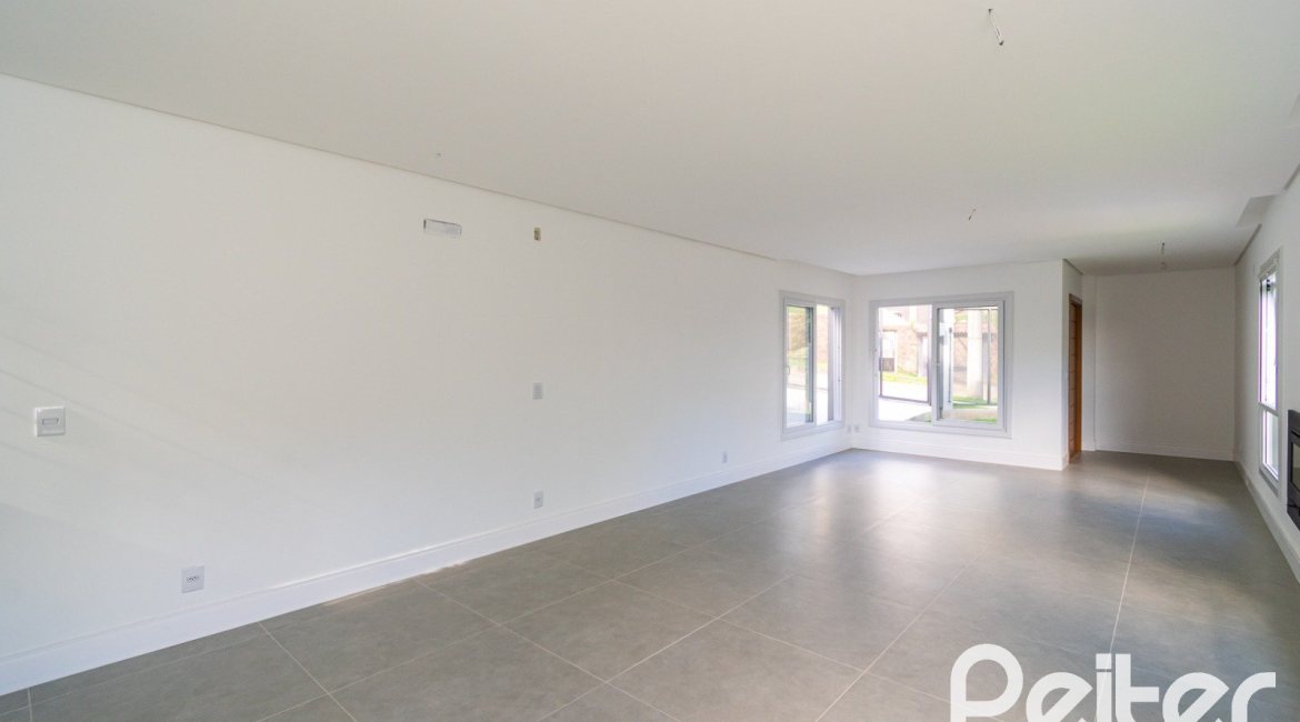 Casa à venda com 210m², 3 dormitórios, 2 suítes, 2 vagas, no bairro Jardim Isabel em Porto Alegre