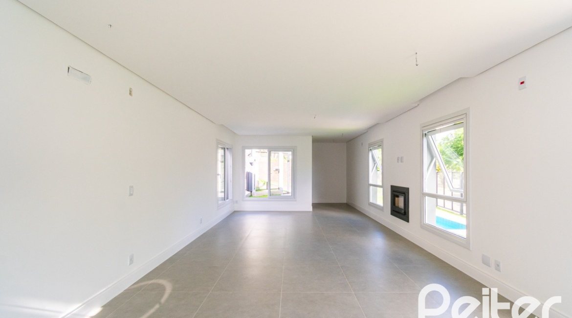 Casa à venda com 210m², 3 dormitórios, 2 suítes, 2 vagas, no bairro Jardim Isabel em Porto Alegre