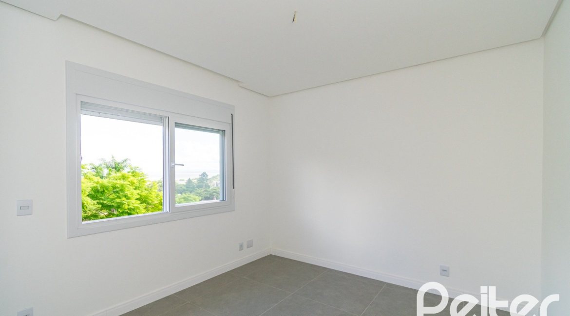 Casa à venda com 210m², 3 dormitórios, 2 suítes, 2 vagas, no bairro Jardim Isabel em Porto Alegre