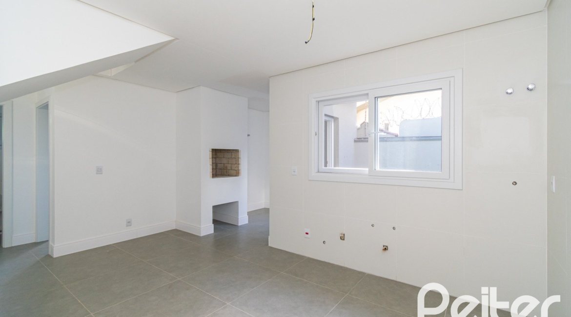 Casa à venda com 210m², 3 dormitórios, 2 suítes, 2 vagas, no bairro Jardim Isabel em Porto Alegre