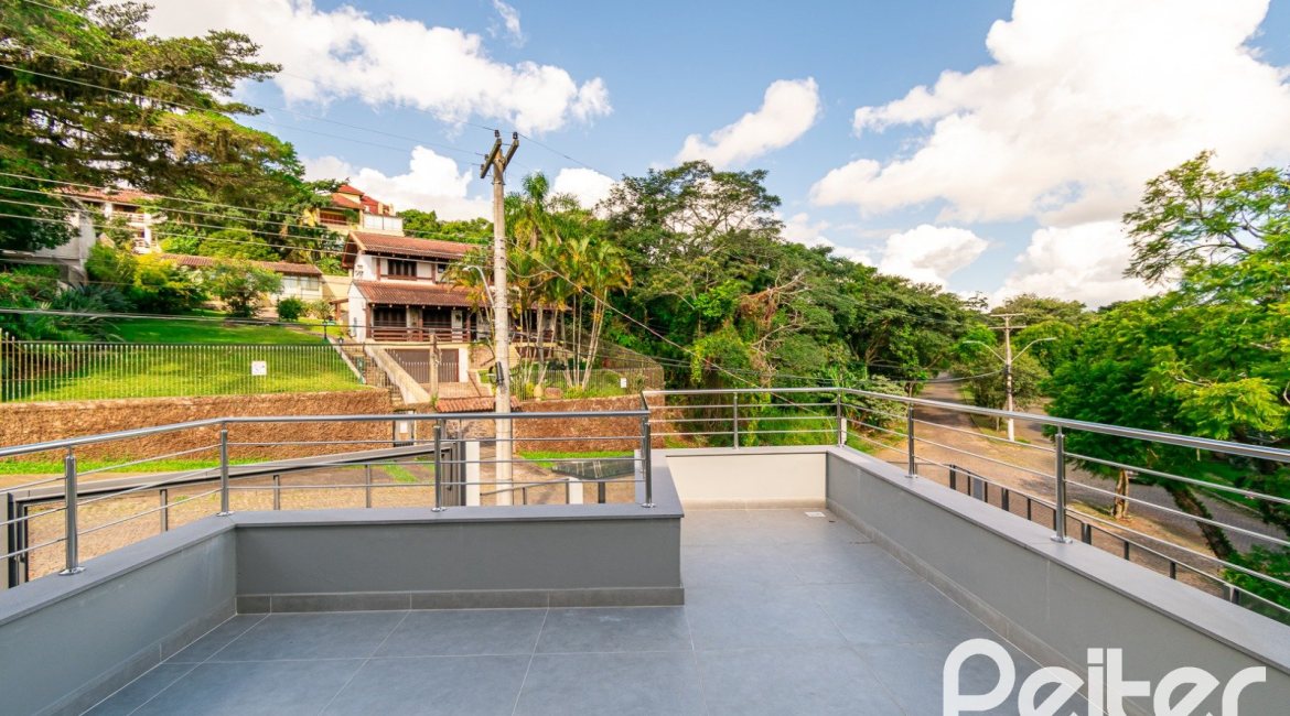 Casa à venda com 210m², 3 dormitórios, 2 suítes, 2 vagas, no bairro Jardim Isabel em Porto Alegre