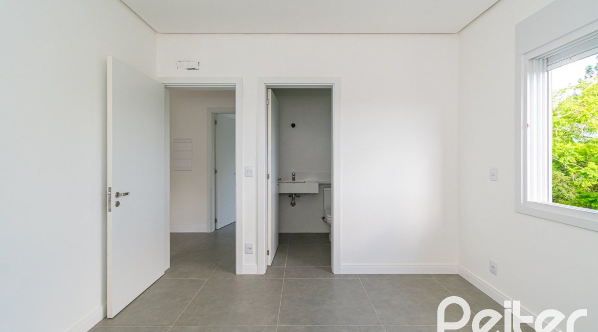 Casa à venda com 210m², 3 dormitórios, 2 suítes, 2 vagas, no bairro Jardim Isabel em Porto Alegre