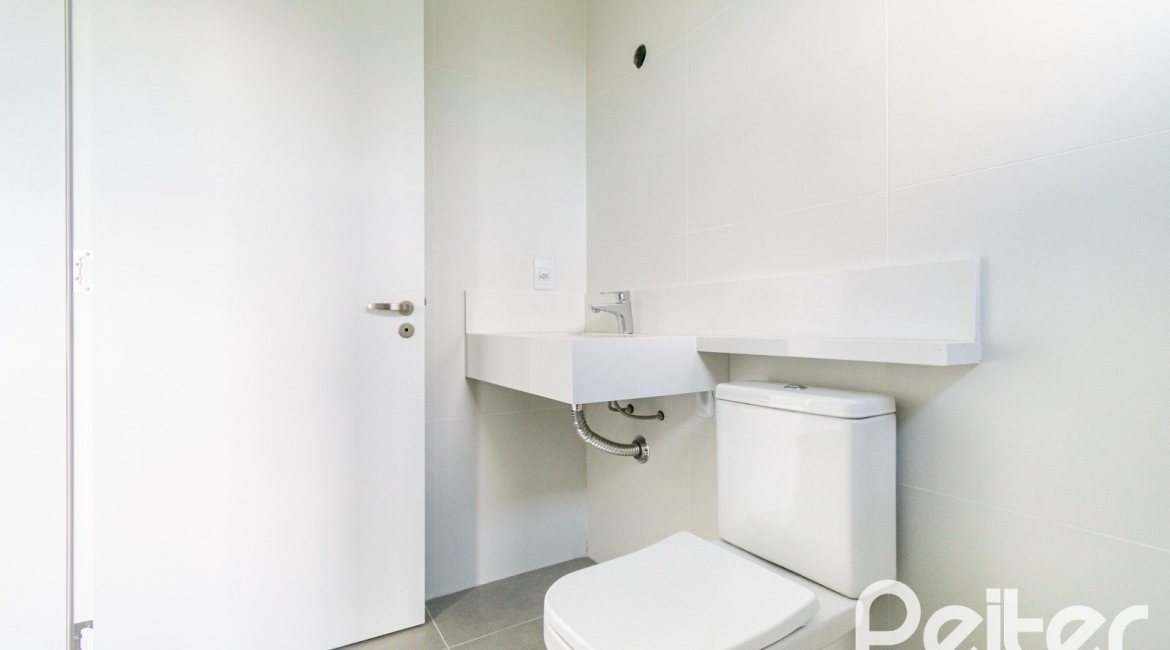 Casa à venda com 210m², 3 dormitórios, 2 suítes, 2 vagas, no bairro Jardim Isabel em Porto Alegre