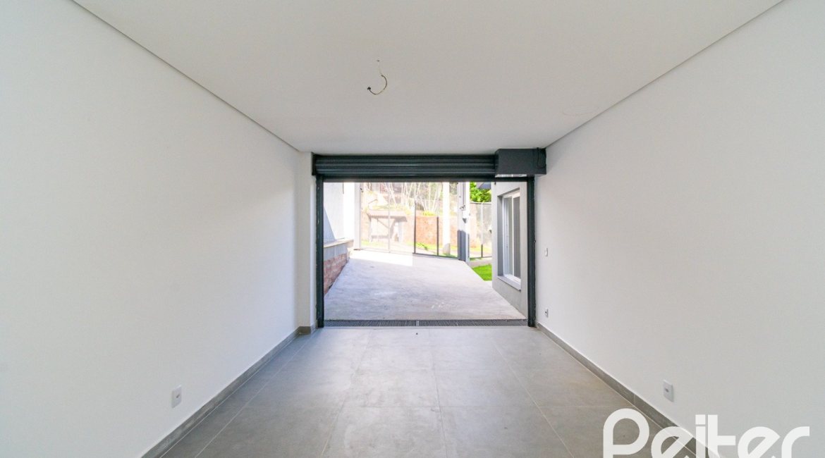 Casa à venda com 210m², 3 dormitórios, 2 suítes, 2 vagas, no bairro Jardim Isabel em Porto Alegre