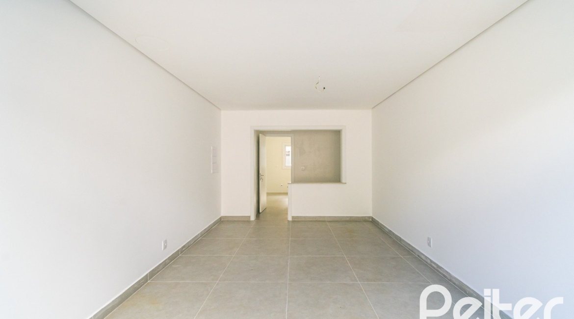 Casa à venda com 210m², 3 dormitórios, 2 suítes, 2 vagas, no bairro Jardim Isabel em Porto Alegre