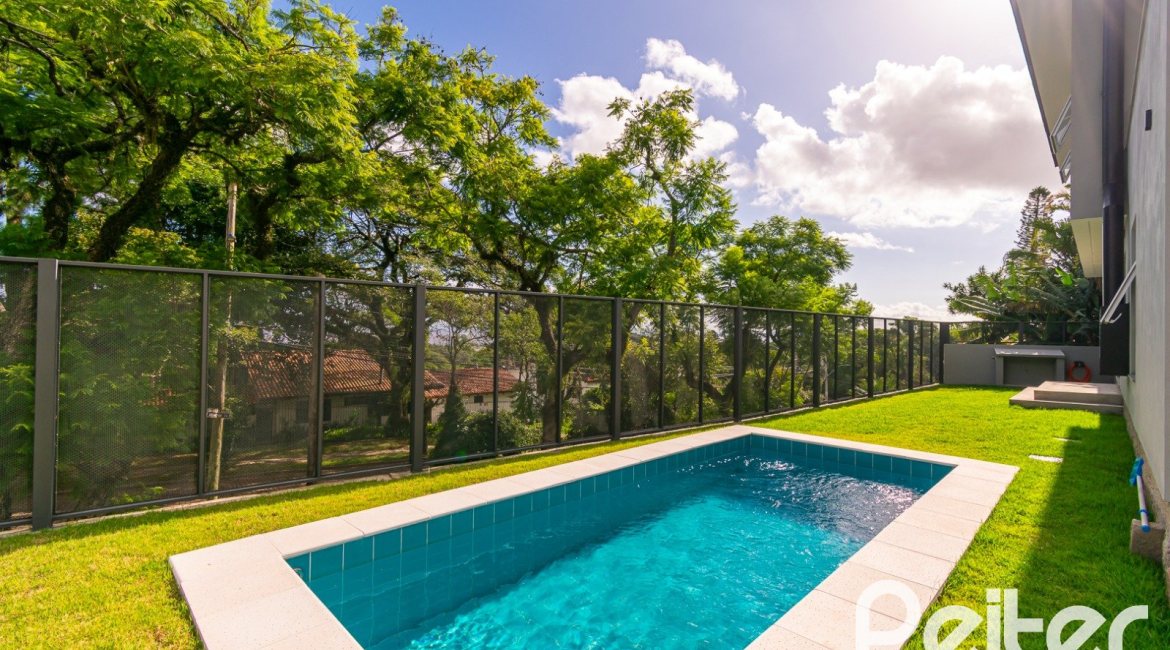 Casa à venda com 210m², 3 dormitórios, 2 suítes, 2 vagas, no bairro Jardim Isabel em Porto Alegre