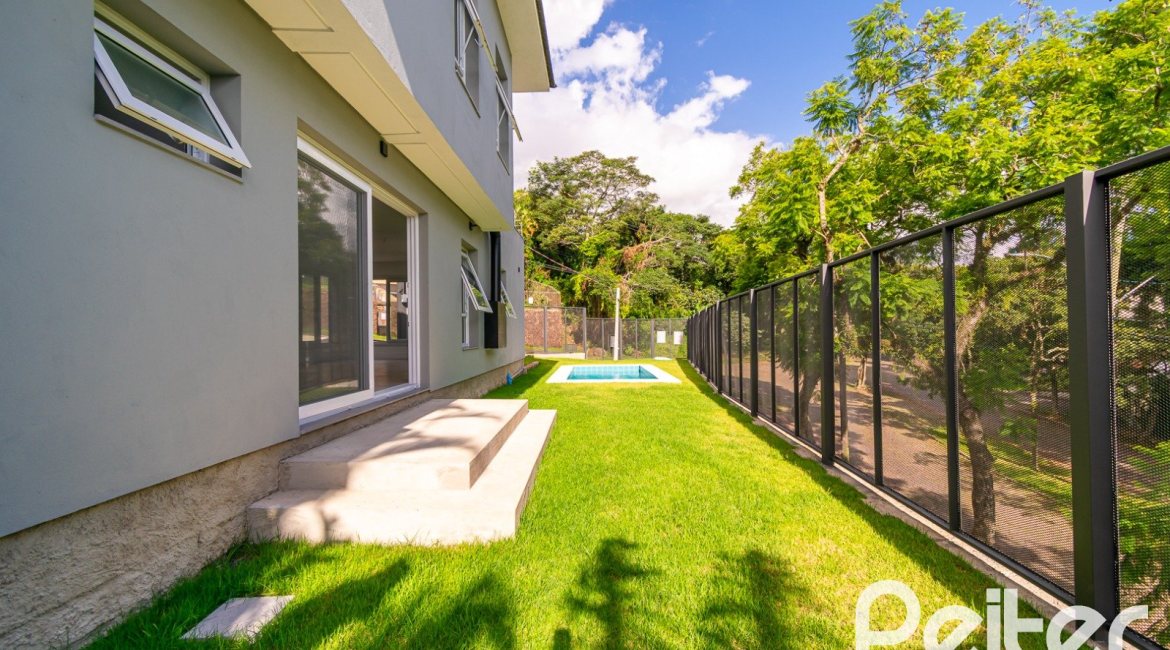 Casa à venda com 210m², 3 dormitórios, 2 suítes, 2 vagas, no bairro Jardim Isabel em Porto Alegre