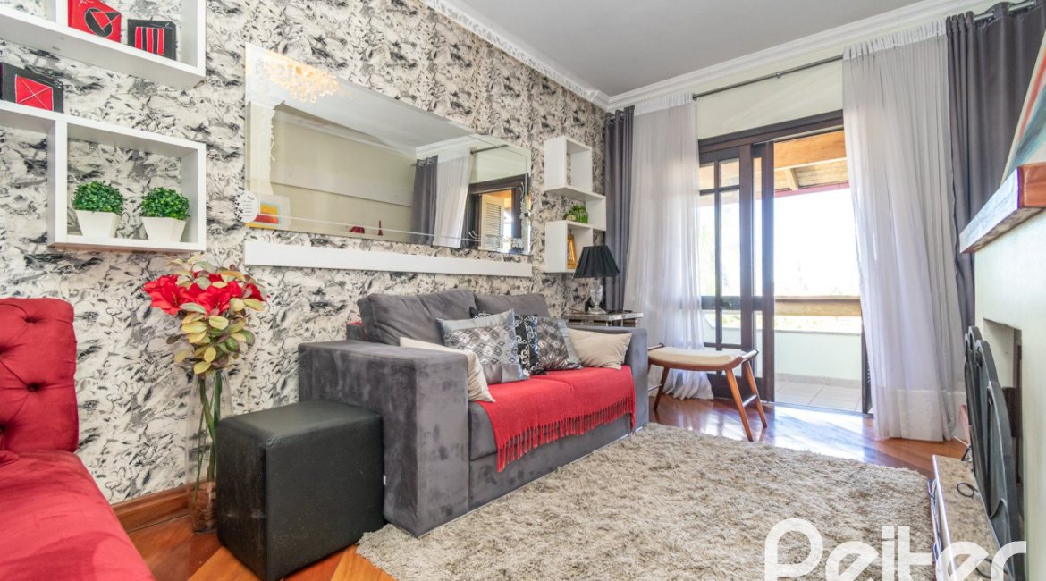 Casa à venda com 321m², 4 dormitórios, 1 suíte, 4 vagas, no bairro Vila Assunção em Porto Alegre