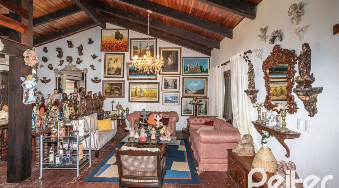 Casa à venda com 350m², 3 dormitórios, 1 suíte, 6 vagas, no bairro Jardim Isabel em Porto Alegre