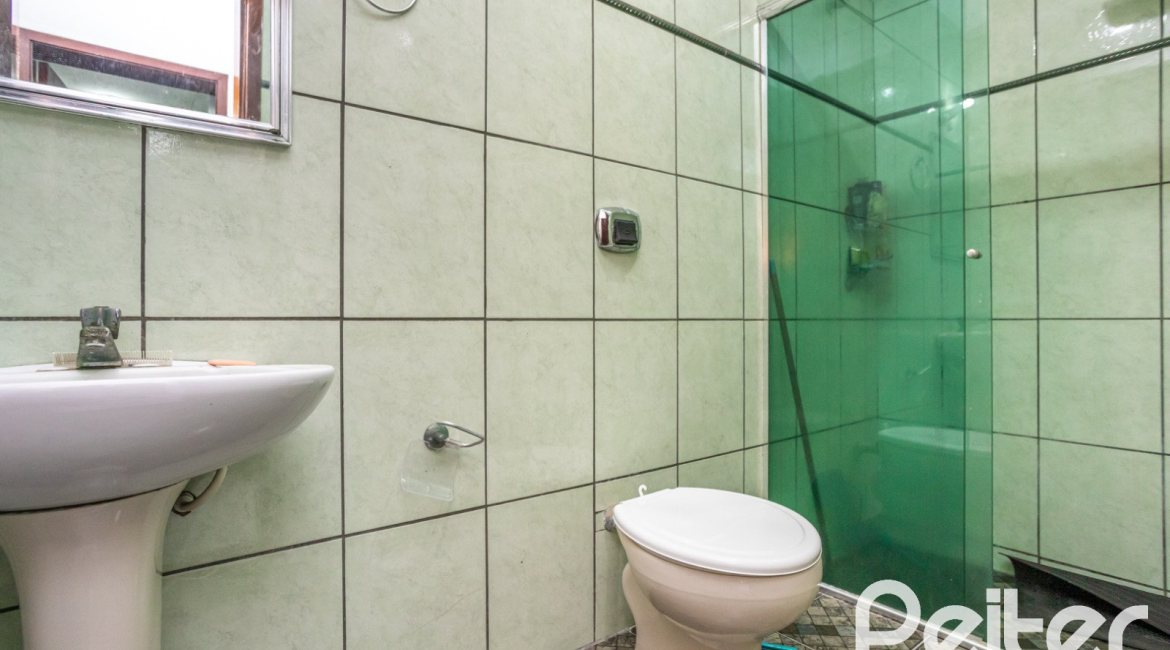 Casa à venda com 350m², 3 dormitórios, 1 suíte, 6 vagas, no bairro Jardim Isabel em Porto Alegre