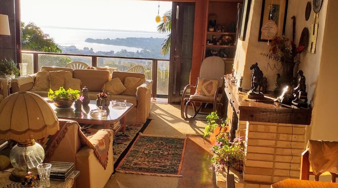 Casa à venda com 397m², 4 dormitórios, 1 suíte, 4 vagas, no bairro Sétimo Céu em Porto Alegre
