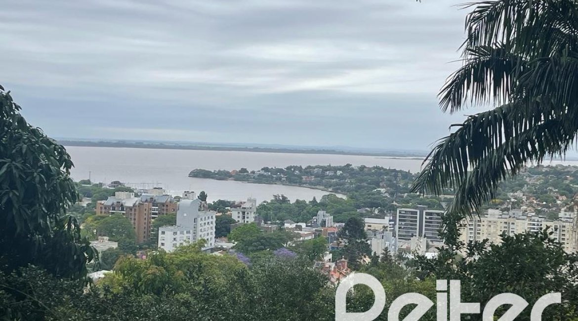 Casa à venda com 397m², 4 dormitórios, 1 suíte, 4 vagas, no bairro Sétimo Céu em Porto Alegre