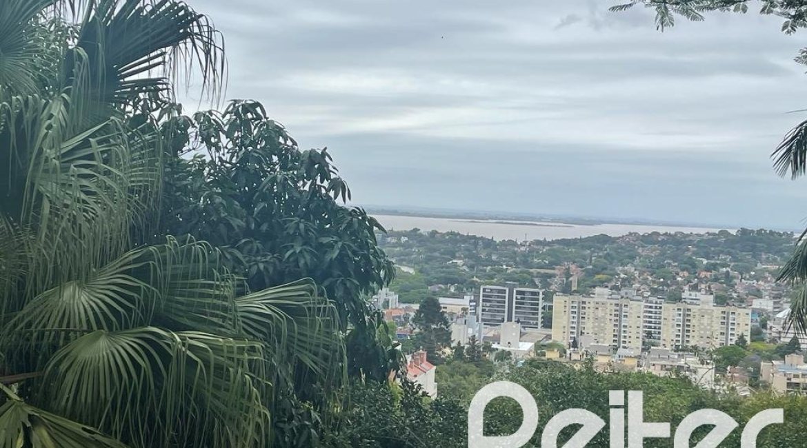 Casa à venda com 397m², 4 dormitórios, 1 suíte, 4 vagas, no bairro Sétimo Céu em Porto Alegre