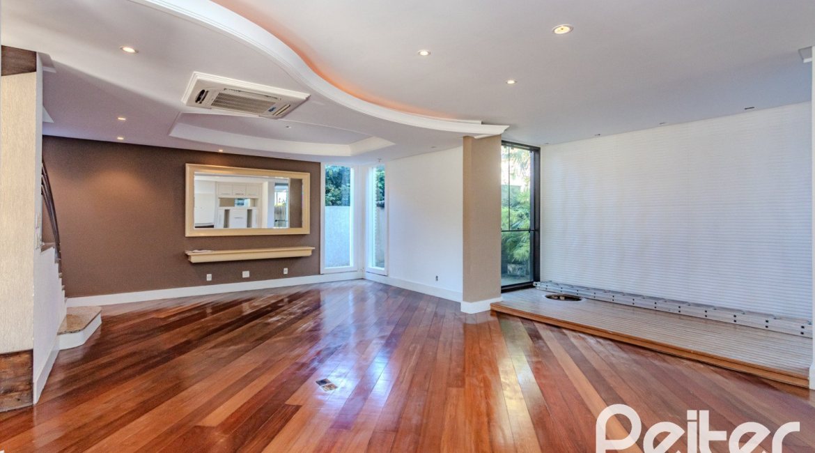 Casa em Condomínio à venda com 545m², 3 dormitórios, 3 suítes, 6 vagas, no bairro Cavalhada em PORTO ALEGRE