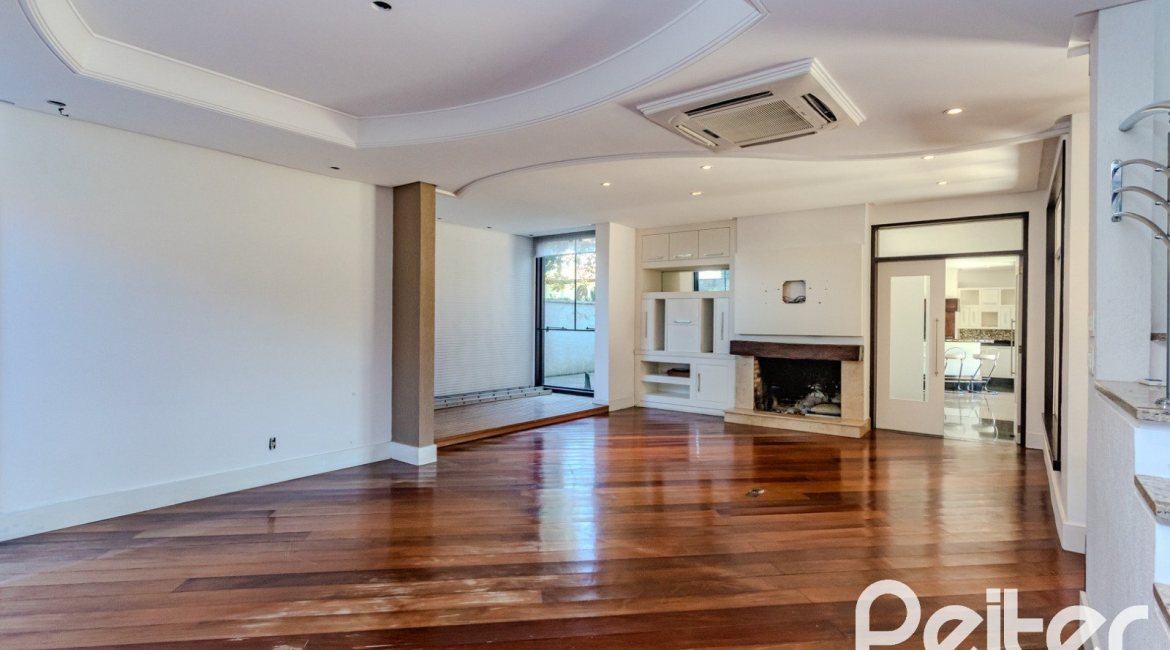 Casa em Condomínio à venda com 545m², 3 dormitórios, 3 suítes, 6 vagas, no bairro Cavalhada em PORTO ALEGRE