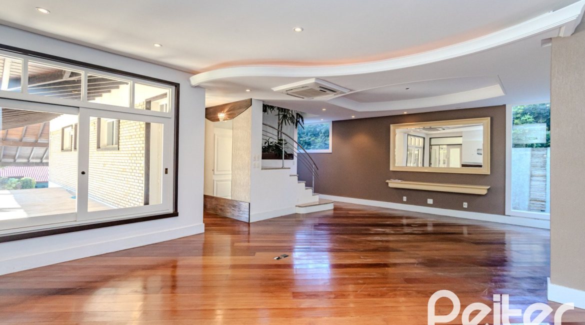 Casa em Condomínio à venda com 545m², 3 dormitórios, 3 suítes, 6 vagas, no bairro Cavalhada em PORTO ALEGRE