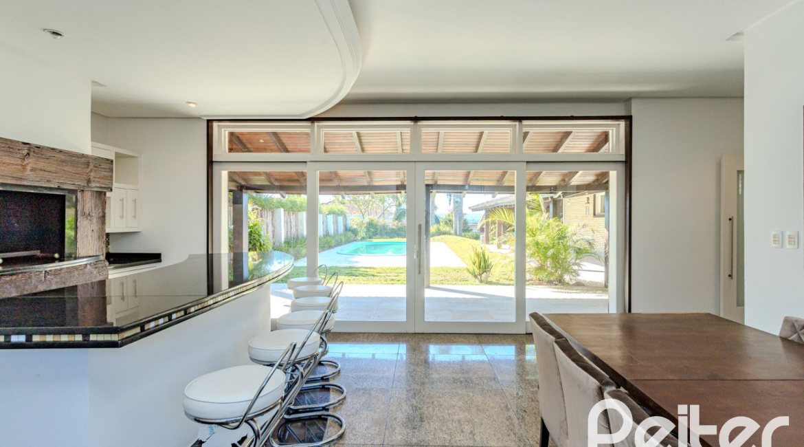 Casa em Condomínio à venda com 545m², 3 dormitórios, 3 suítes, 6 vagas, no bairro Cavalhada em PORTO ALEGRE