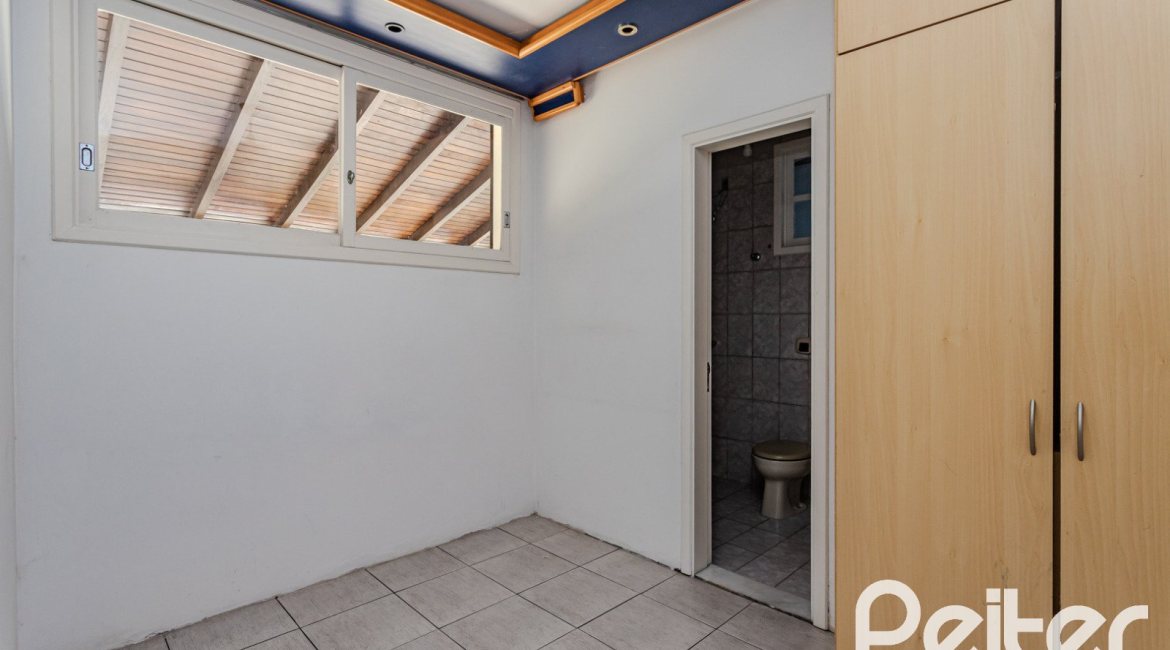 Casa em Condomínio à venda com 545m², 3 dormitórios, 3 suítes, 6 vagas, no bairro Cavalhada em PORTO ALEGRE