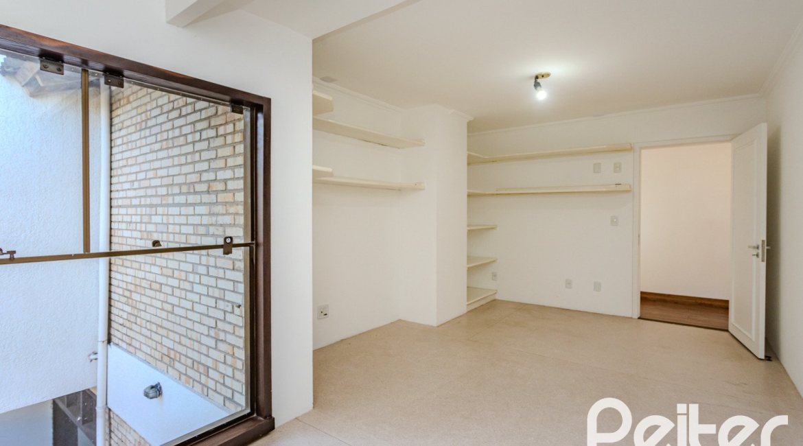 Casa em Condomínio à venda com 545m², 3 dormitórios, 3 suítes, 6 vagas, no bairro Cavalhada em PORTO ALEGRE