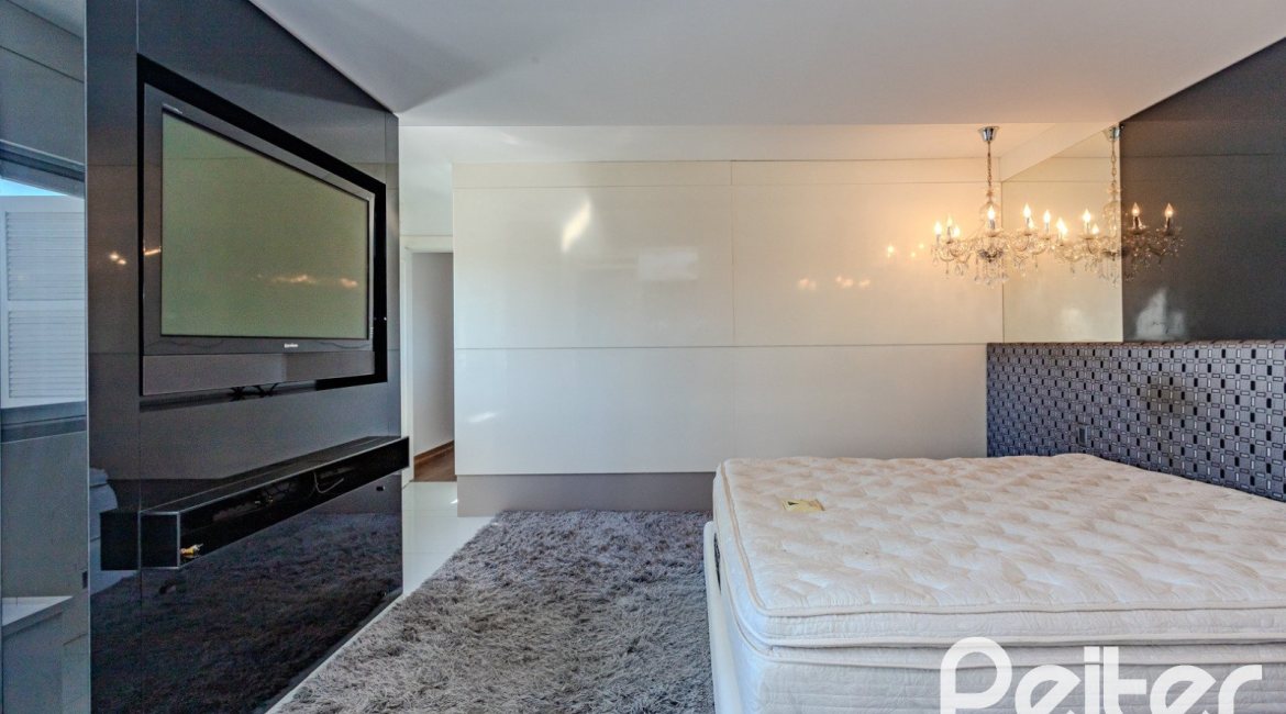Casa em Condomínio à venda com 545m², 3 dormitórios, 3 suítes, 6 vagas, no bairro Cavalhada em PORTO ALEGRE