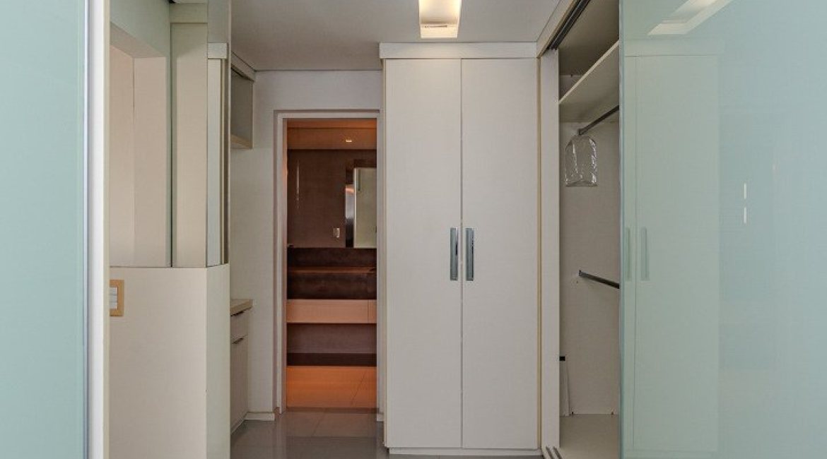 Casa em Condomínio à venda com 545m², 3 dormitórios, 3 suítes, 6 vagas, no bairro Cavalhada em PORTO ALEGRE