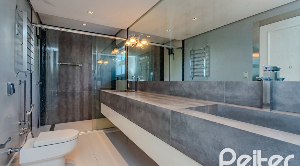 Casa em Condomínio à venda com 545m², 3 dormitórios, 3 suítes, 6 vagas, no bairro Cavalhada em PORTO ALEGRE