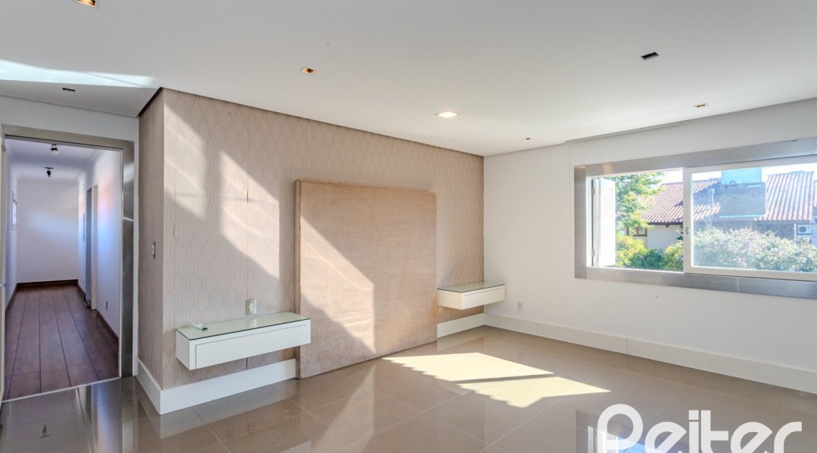 Casa em Condomínio à venda com 545m², 3 dormitórios, 3 suítes, 6 vagas, no bairro Cavalhada em PORTO ALEGRE