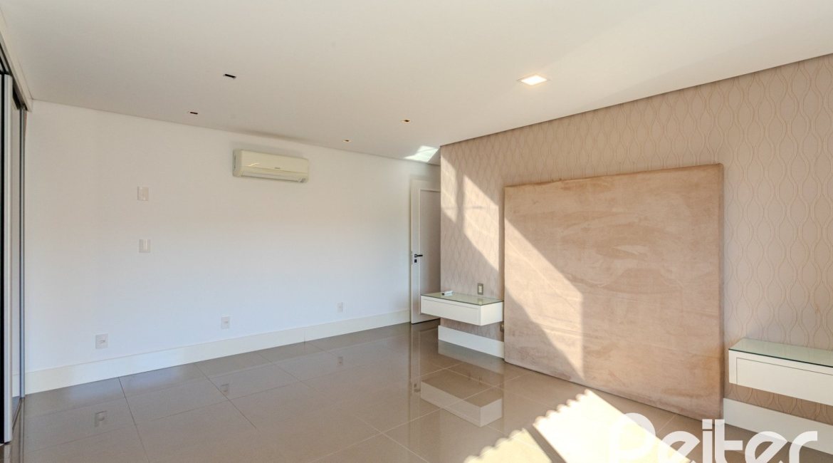 Casa em Condomínio à venda com 545m², 3 dormitórios, 3 suítes, 6 vagas, no bairro Cavalhada em PORTO ALEGRE