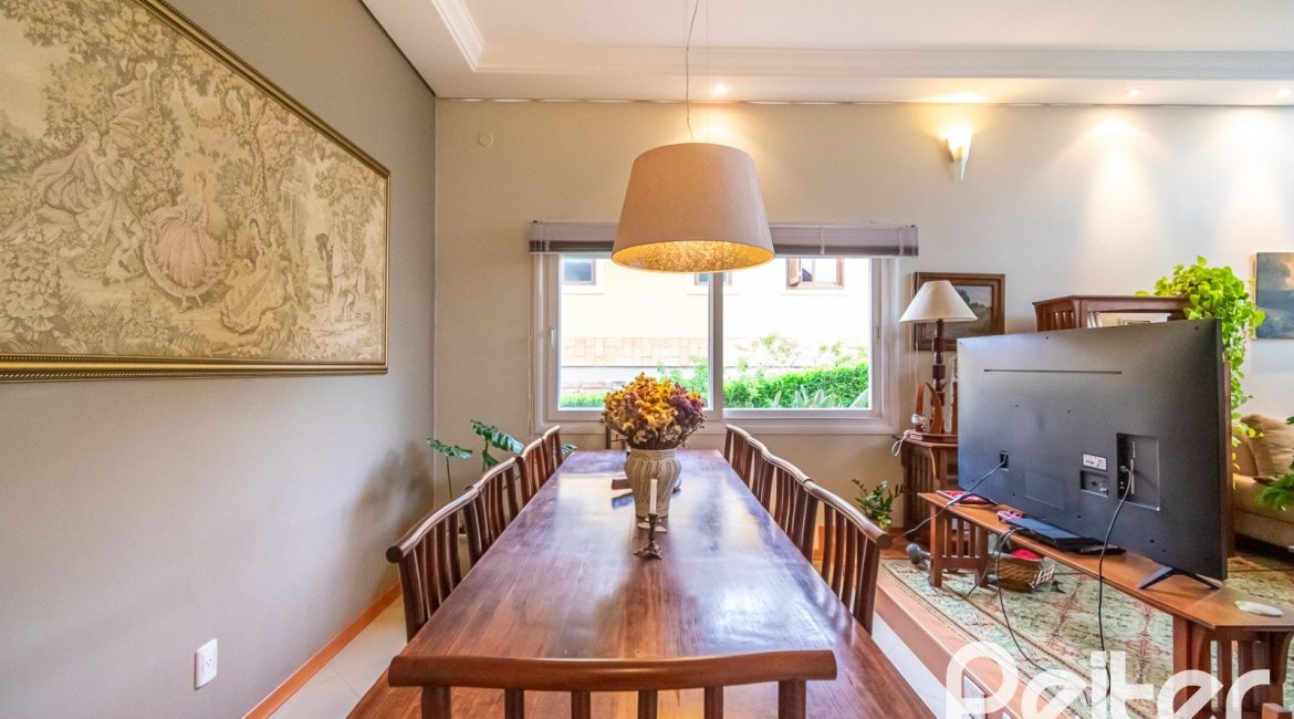 Casa em Condomínio à venda com 400m², 3 dormitórios, 1 suíte, 5 vagas, no bairro Campo Novo em Porto Alegre