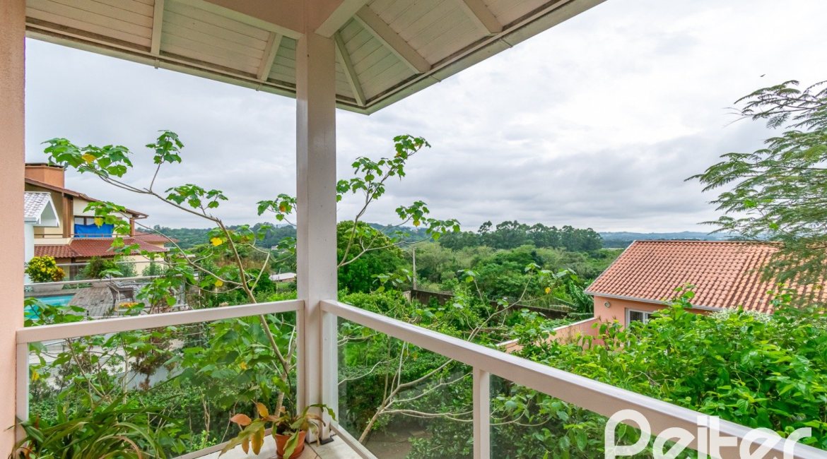 Casa em Condomínio à venda com 400m², 3 dormitórios, 1 suíte, 5 vagas, no bairro Campo Novo em Porto Alegre