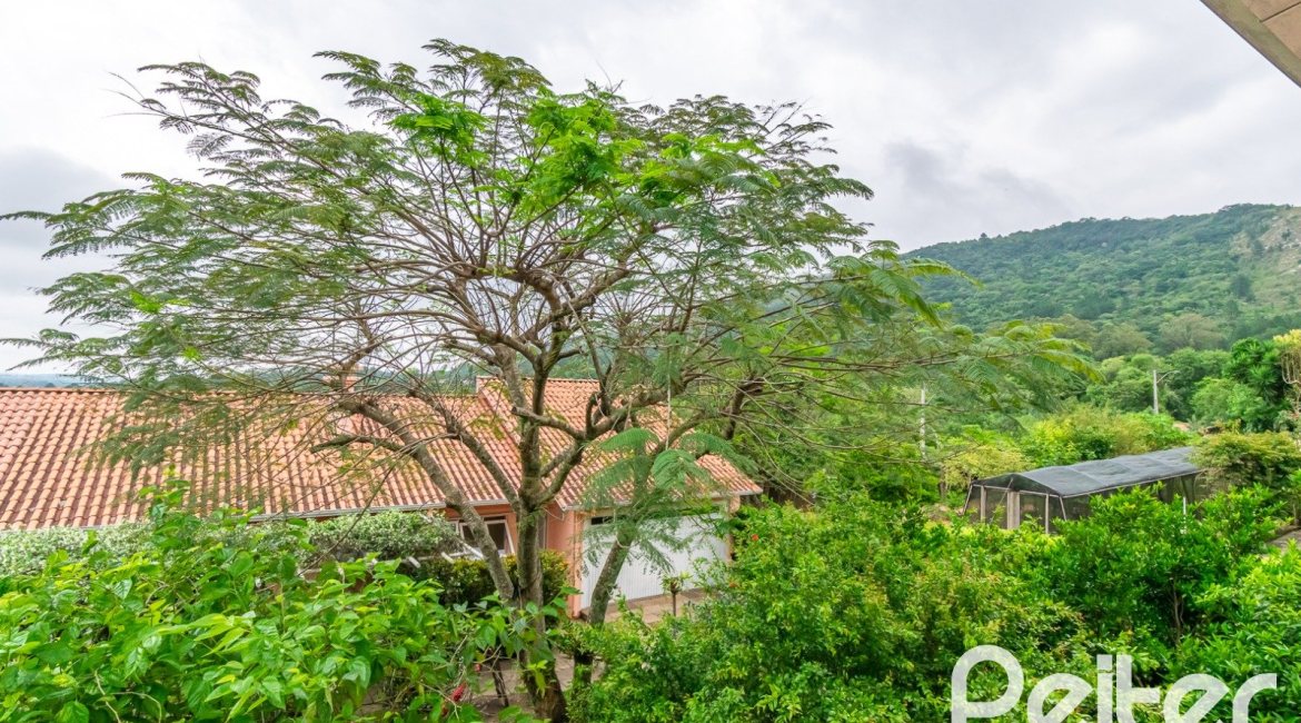 Casa em Condomínio à venda com 400m², 3 dormitórios, 1 suíte, 5 vagas, no bairro Campo Novo em Porto Alegre