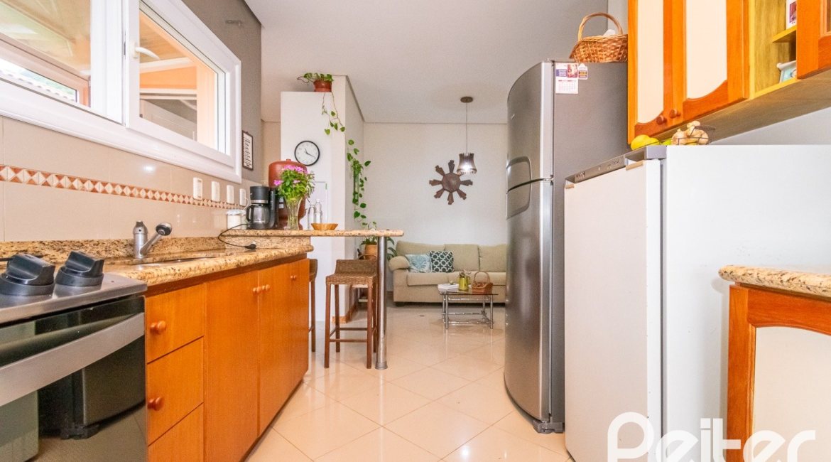 Casa em Condomínio à venda com 400m², 3 dormitórios, 1 suíte, 5 vagas, no bairro Campo Novo em Porto Alegre