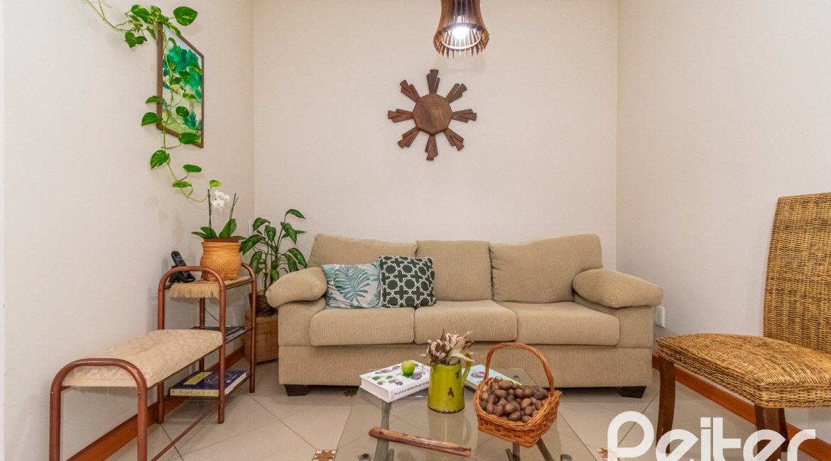 Casa em Condomínio à venda com 400m², 3 dormitórios, 1 suíte, 5 vagas, no bairro Campo Novo em Porto Alegre