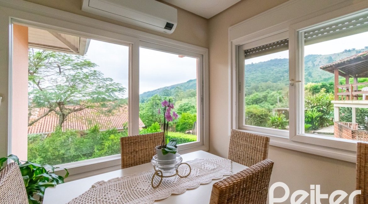 Casa em Condomínio à venda com 400m², 3 dormitórios, 1 suíte, 5 vagas, no bairro Campo Novo em Porto Alegre