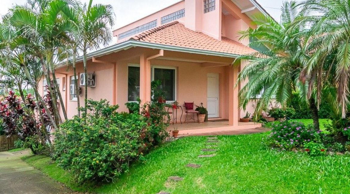 Casa em Condomínio à venda com 400m², 3 dormitórios, 1 suíte, 5 vagas, no bairro Campo Novo em Porto Alegre